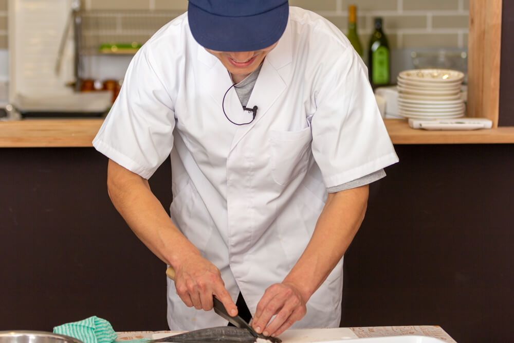 マルナカ魚さばき講座〜真あじ3枚おろし〜　多治見ながせ商店街ヒラクビルキッチン