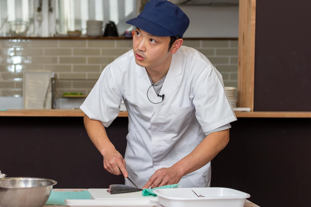 マルナカ魚さばき講座〜真あじ3枚おろし〜　多治見ながせ商店街ヒラクビルキッチン