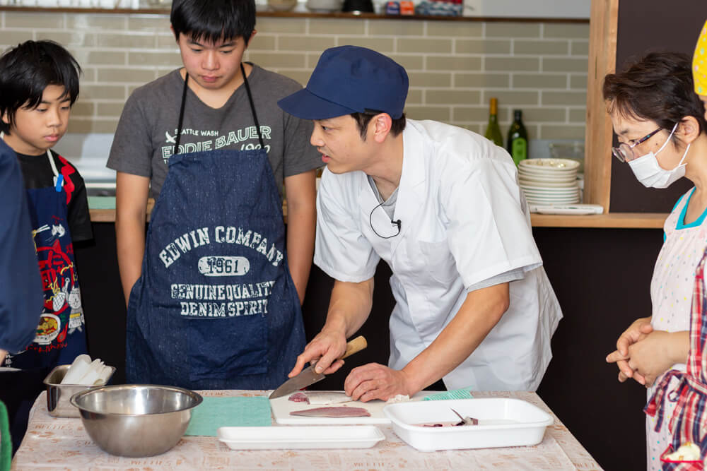 マルナカ魚さばき講座〜真あじ3枚おろし〜　多治見ながせ商店街ヒラクビルキッチン
