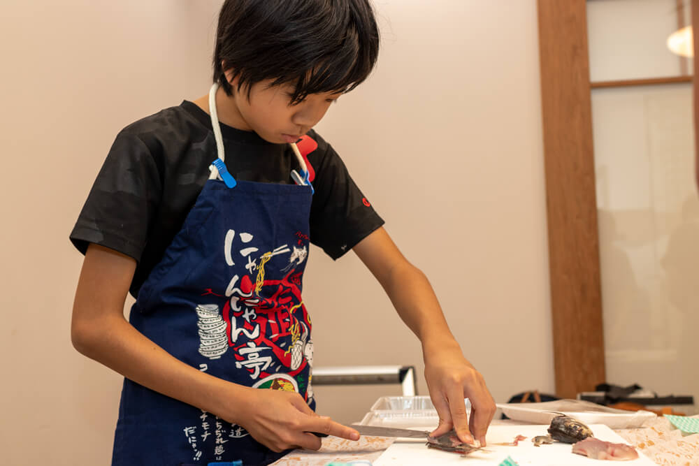 マルナカ魚さばき講座〜真あじ3枚おろし〜　多治見ながせ商店街ヒラクビルキッチン