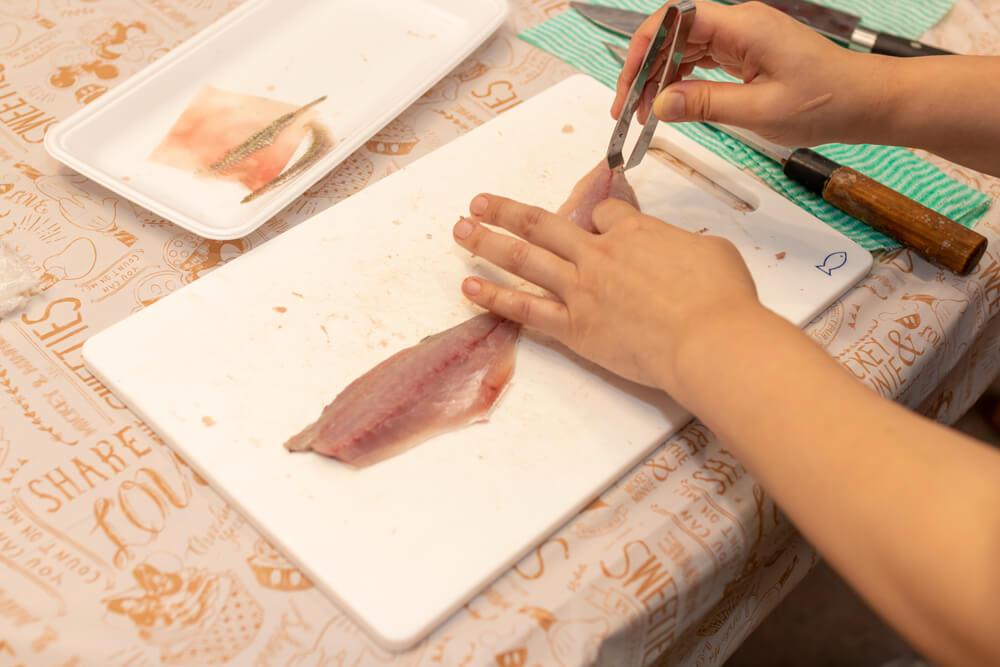 マルナカ魚さばき講座〜真あじ3枚おろし〜　多治見ながせ商店街ヒラクビルキッチン